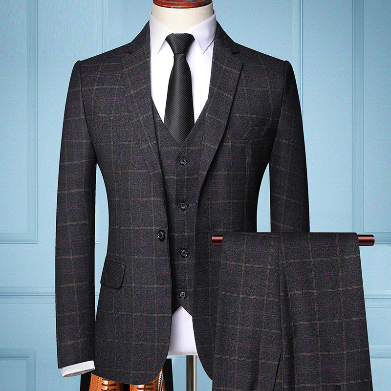 Plaid Three-Piece Men's Suit with Trendy Jacket