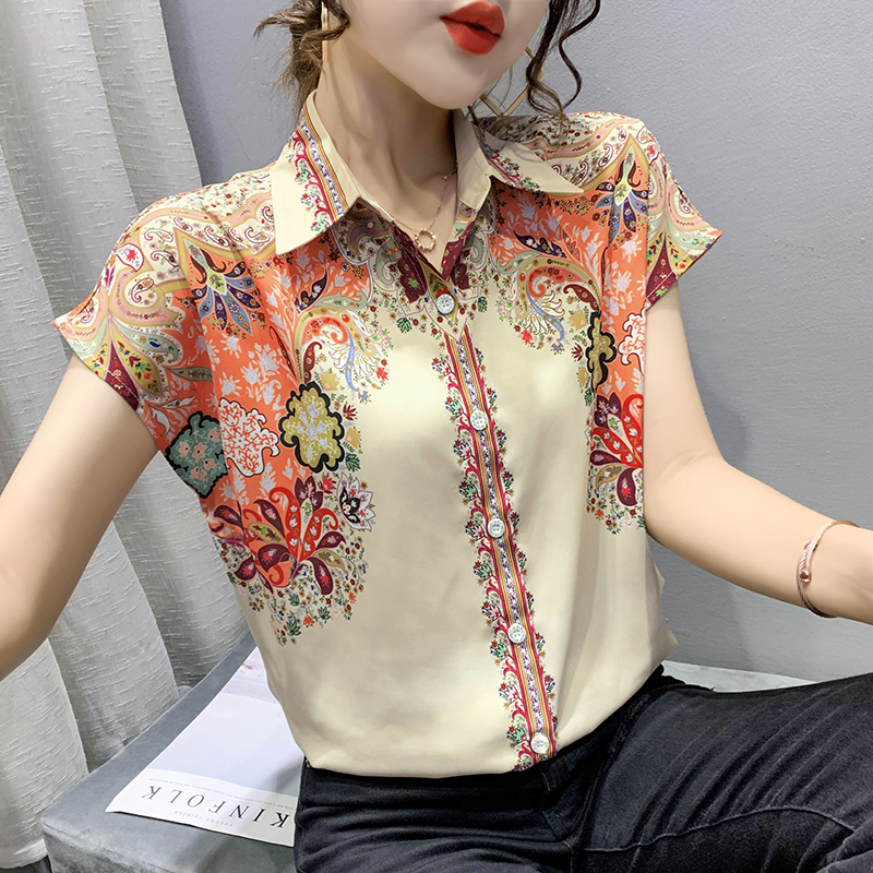 Chiffon Shirt with Entertainment Graphic Print 3
