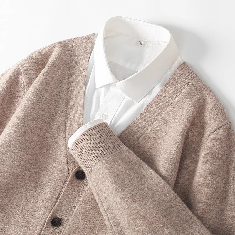 Casual loose-fit men's sweater