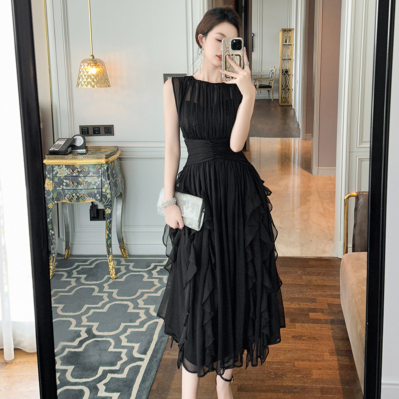 Black chiffon dress with a slimming look