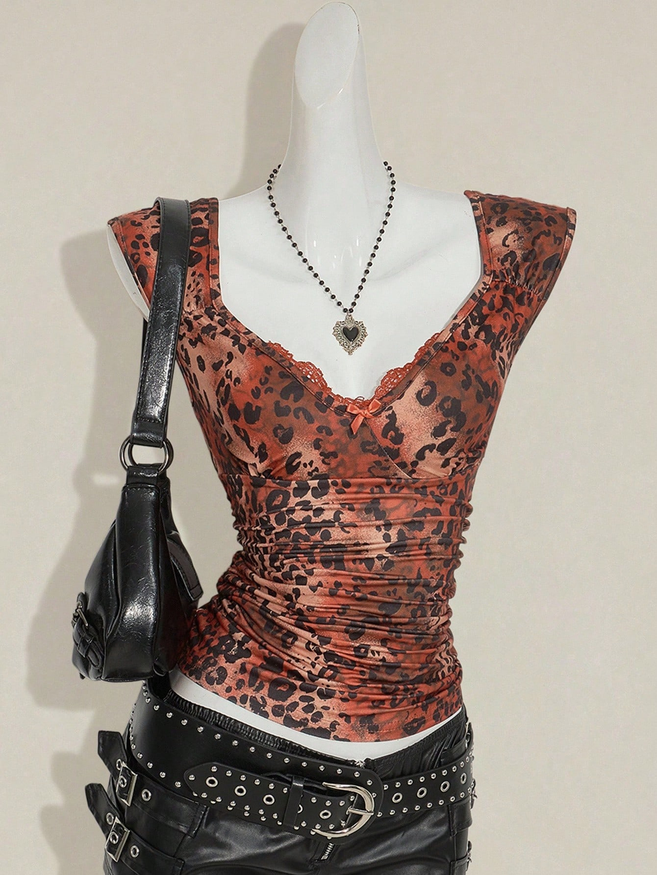 Vintage Slimming Vest with V-neck and Lace Waist 7