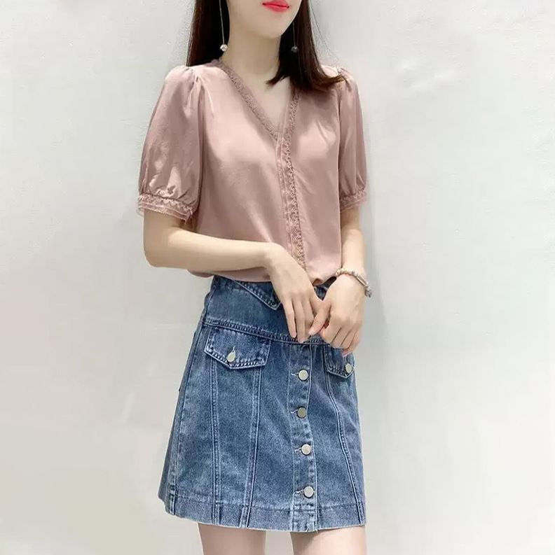 Chic V-Neck Puff Sleeve Lace Top 3