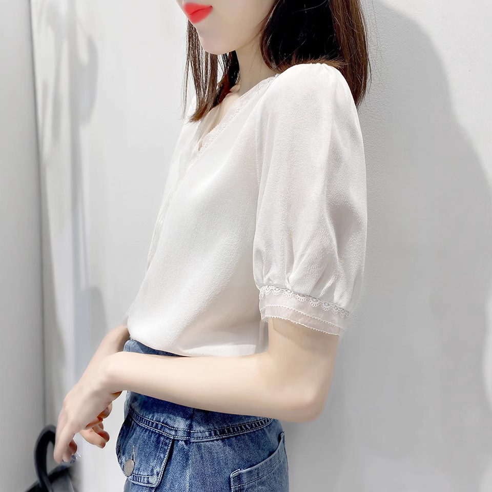 Chic V-Neck Puff Sleeve Lace Top 4