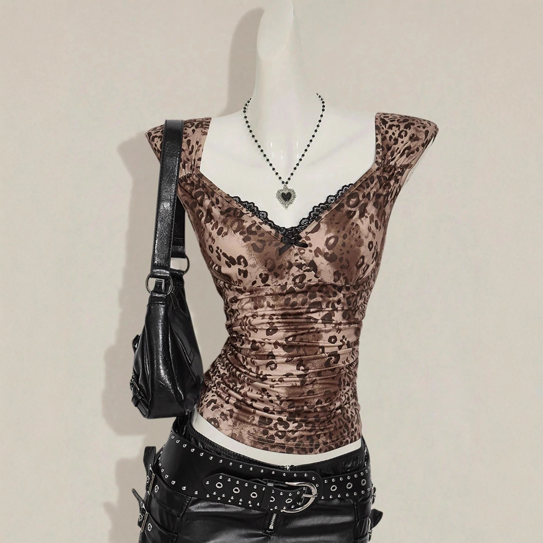 Vintage Slimming Vest with V-neck and Lace Waist 2